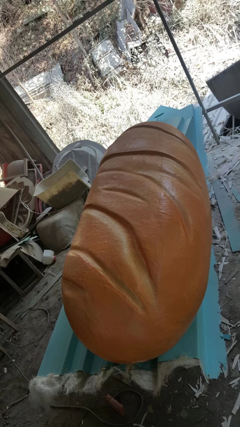 mô hình quảng cáo bánh mì bằng composite siêu to khổng lồ
