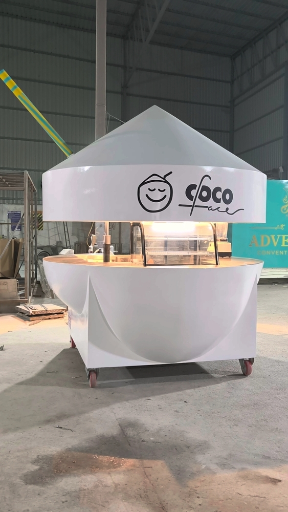 Kiosk composite hình quả dừa thương hiệu COCO FACE — sản phẩm thực tế xuất xưởng tại Mô Hình Composite Việt Nam Thủ Đức