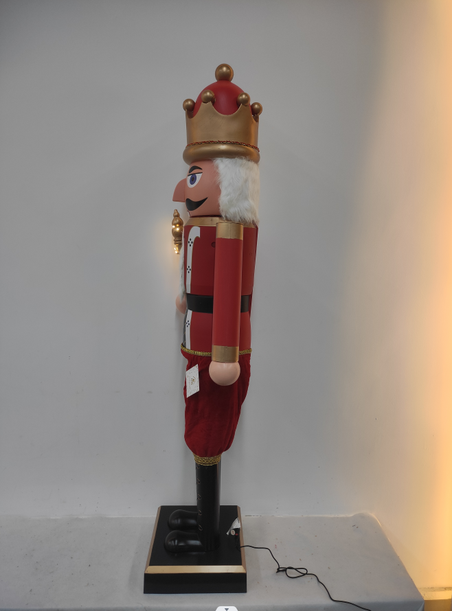 Mô Hình Ông Già Noel Composite Khổng Lồ 160cm Có Đèn LED Âm Nhạc Trang Trí Sự Kiện Mô Hình Ông Già Noel Composite Khổng Lồ 160cm Có Đèn LED Âm Nhạc Trang Trí Sự Kiện — góc nhìn thực tế từ xưởng sản xuất composite