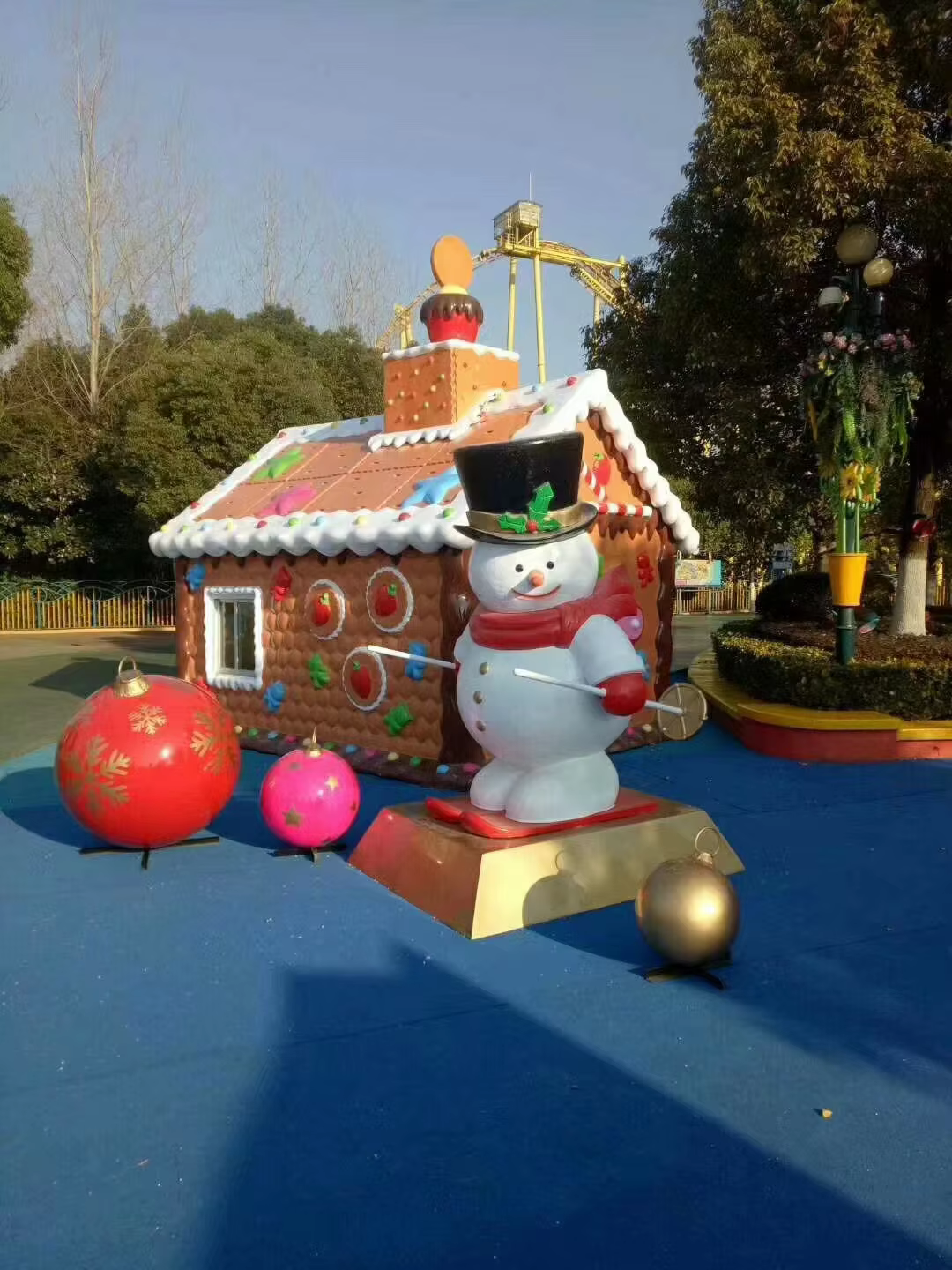Mô Hình Ông Già Noel Ngồi Xe Trượt Tuyết Composite Cỡ Lớn 320×150cm Mô Hình Ông Già Noel Ngồi Xe Trượt Tuyết Composite Cỡ Lớn 320×150cm — chi tiết vật liệu composite sợi thủy tinh chất lượng cao