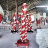 Tượng Cây Kẹo Gậy Candy Cane Composite Khổng Lồ Có Vòng Hoa Trang Trí Giáng Sinh — composite trang trí Giáng sinh, sản xuất tại TP.HCM, ngk.vn / mohinhcomposite.vn
