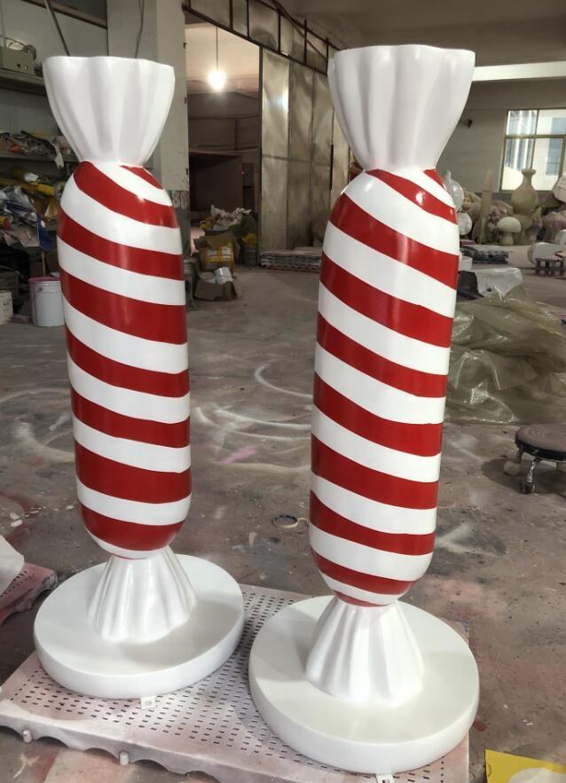 Tượng Kẹo Lollipop Composite Khổng Lồ Trang Trí Noel Ngoài Trời Tượng Kẹo Lollipop Composite Khổng Lồ Trang Trí Noel Ngoài Trời — góc nhìn thực tế từ xưởng sản xuất composite