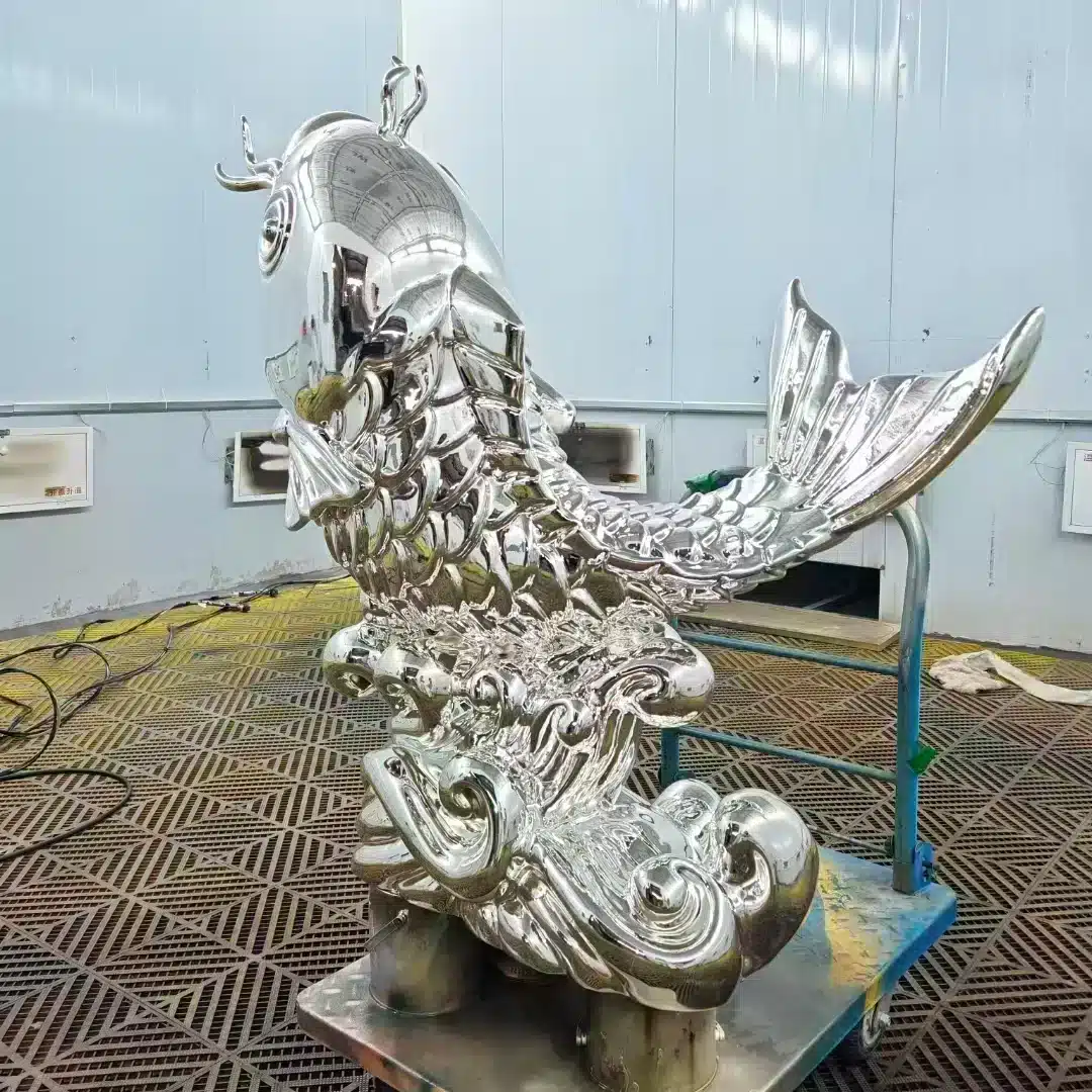 Tượng Cá Chép Composite Trang Trí Sân Vườn & Phong Thủy Theo Yêu Cầu Mô hình cá chép composite nhảy vọt — biểu tượng may mắn thăng tiến trong phong thủy